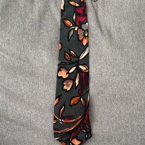 Elegant Floral Tie in Black and Orange